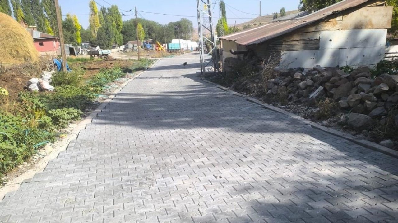 Kars'ta Köy Yolları Kış Öncesi Tamamlanıyor