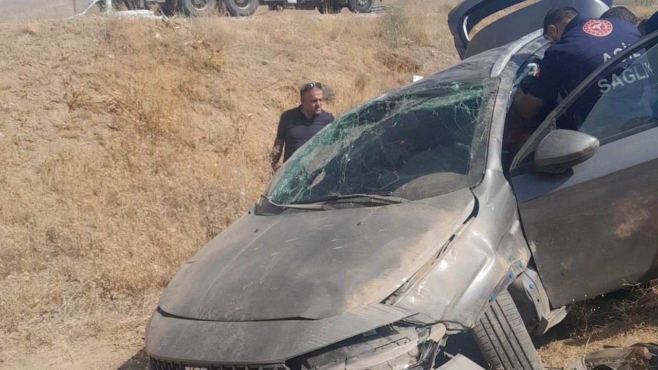 Van'da Takla Atan Otomobilde 3 Kişi Yaralandı