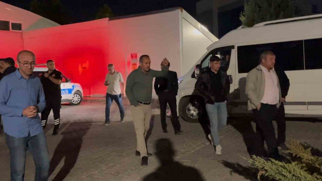 Eskişehir'de Akıl Almaz Olay: Alkollü Şahıslar Ambulansı Kovalayıp Kuruma Saldırdı