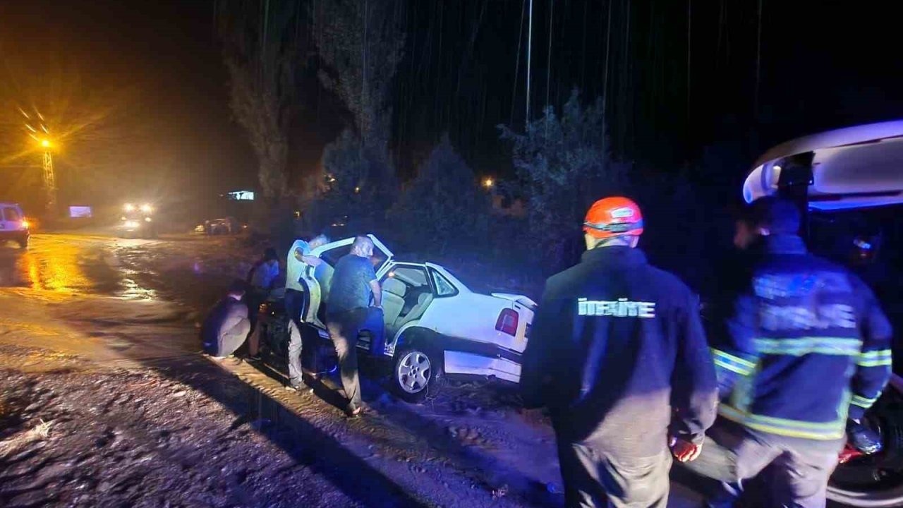Osmancık'ta Sele Kapılan Otomobil Kurtarıldı