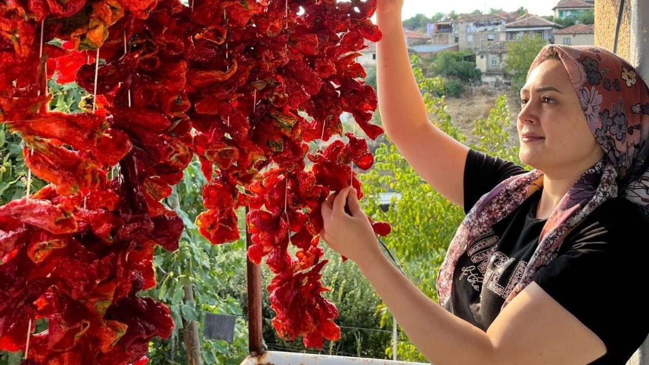 Sarıgöllü Kadınlar Kışa Hazırlıklarını İmece Usulüyle Yapıyor