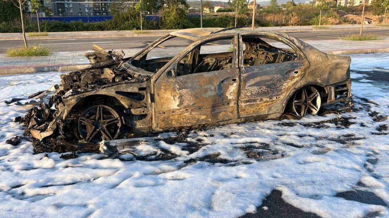 Aracını Bulgar Gümrüğü Kabul Etmeyince Ateşe Verdi
