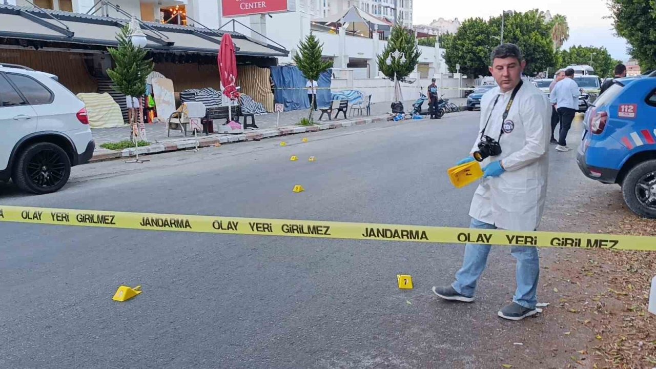 Manavgat'ta Silahlı Saldırı: 3 Kişi Yaralandı