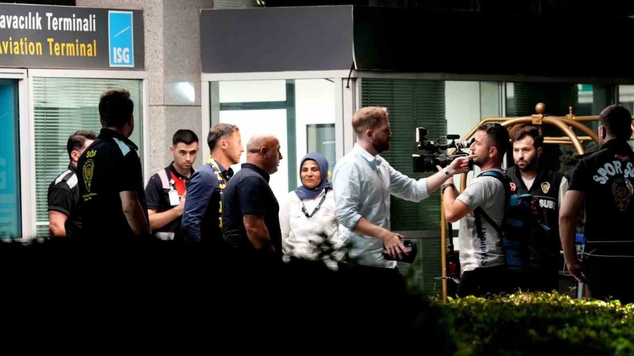 Fenerbahçe'nin Yeni Teknik Direktörü Domenico Tedesco İstanbul'a Geldi
