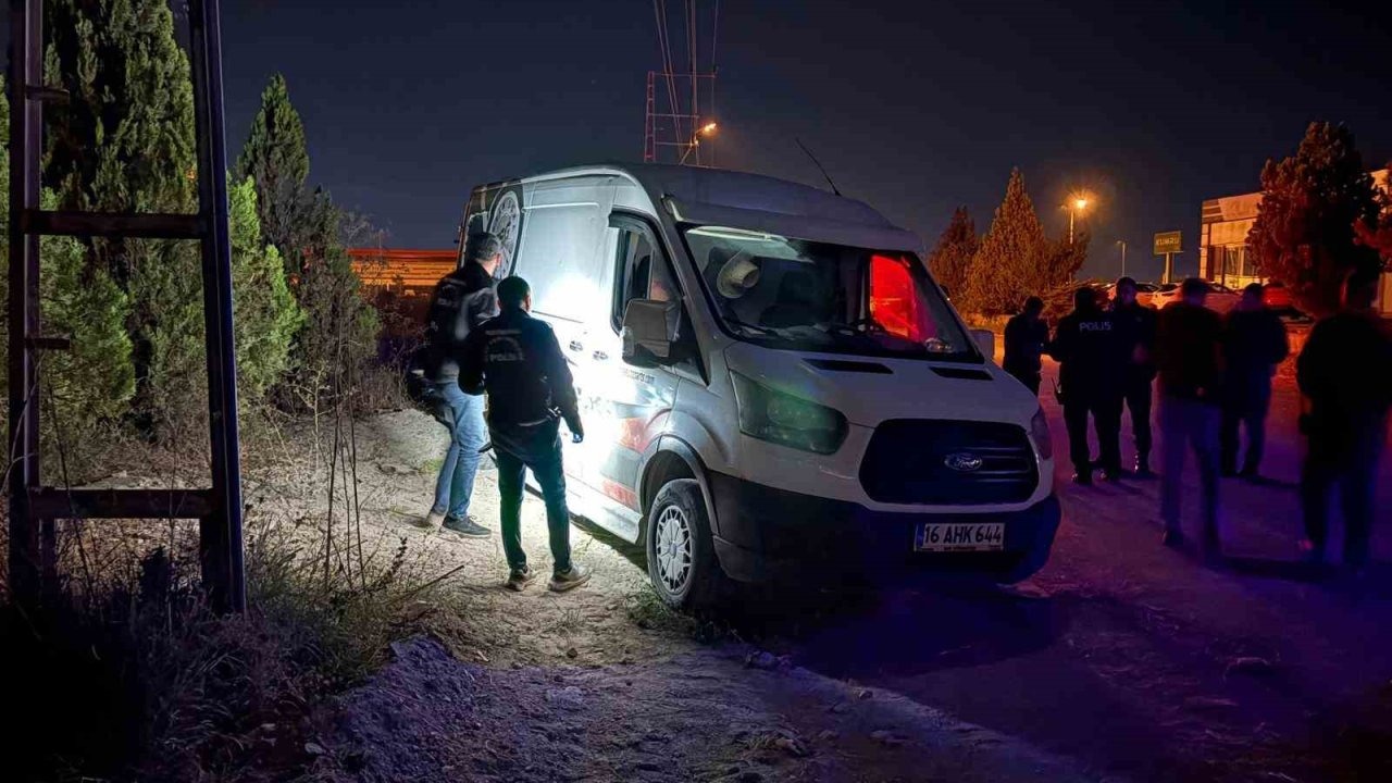 Kayseri'de Aracını Çukurdan Çıkarmaya Çalışan Şahsa Silahlı Saldırı