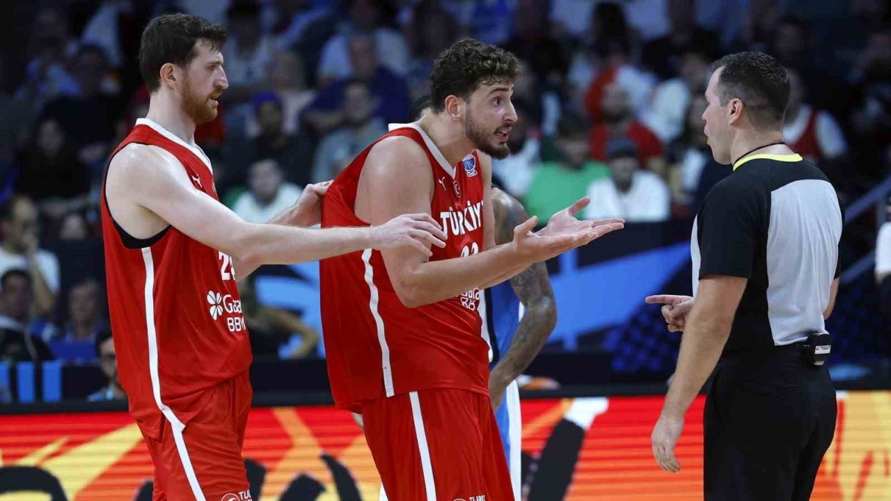 A Milli Basketbol Takımı, Yunanistan'ı Farklı Mağlup Ederek Finalde!