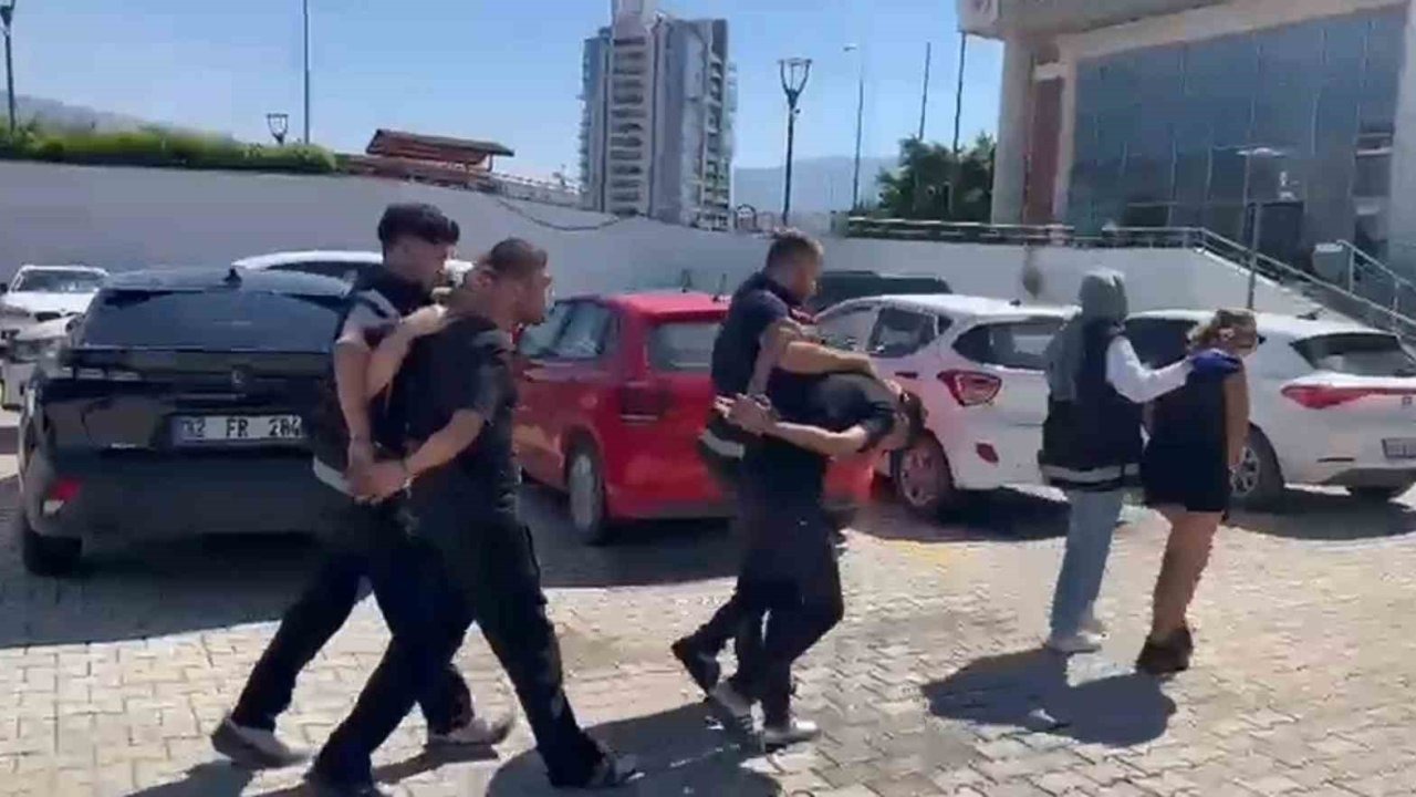 İskenderun'da Çeşitli Suçlardan Aranan 4 Kişi Yakalandı