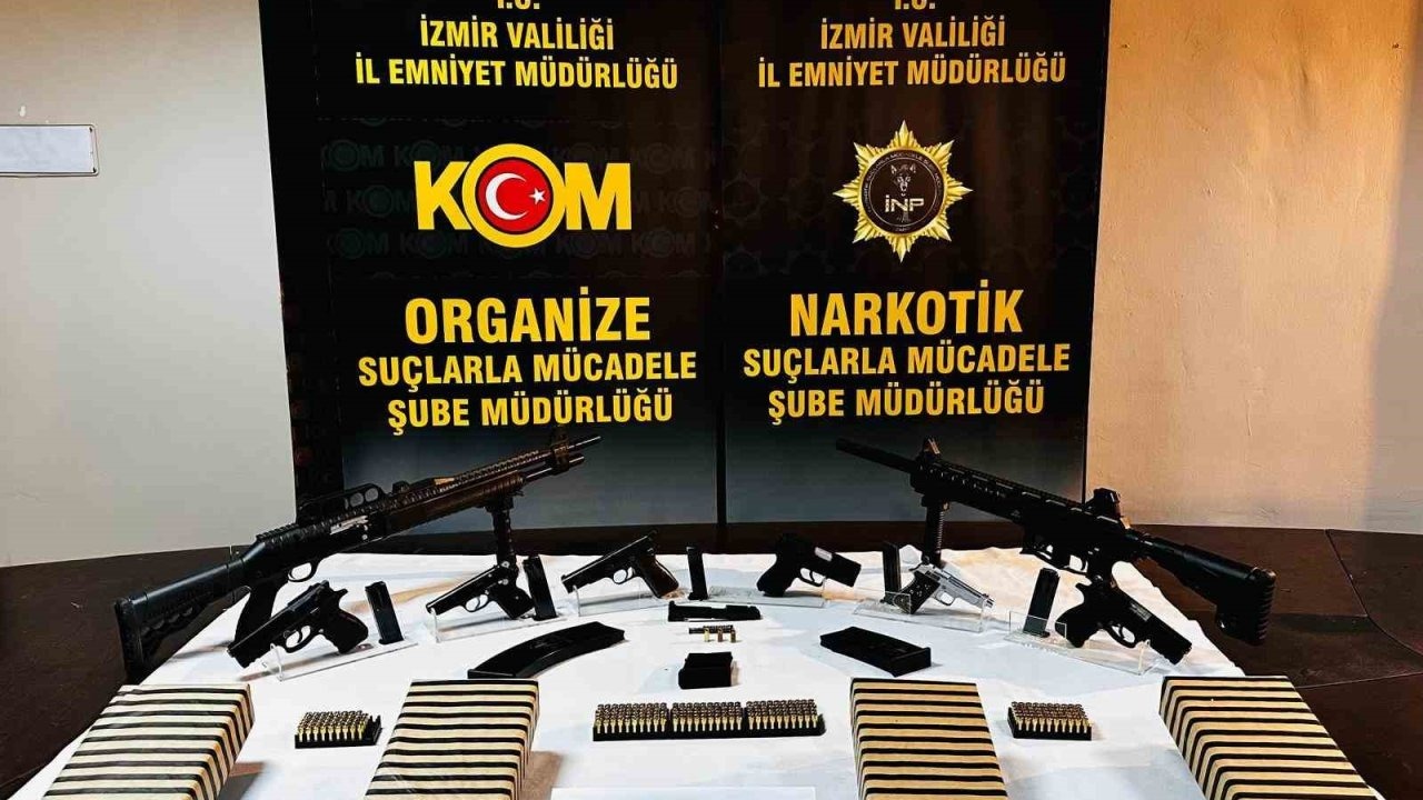 İzmir'de Dev Operasyon: 4.3 Kilo Kokain ve Çok Sayıda Silah Ele Geçirildi