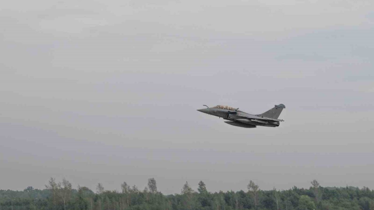 Polonya Sınırında Rus İHA'ları Alarmı: NATO Savaş Uçakları Devriye Başladı