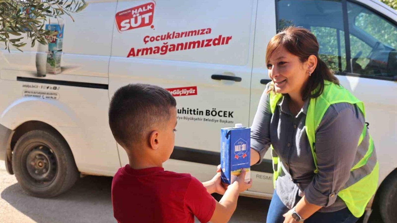 Antalya Büyükşehir Belediyesi'nin Halk Süt Projesi Devam Ediyor
