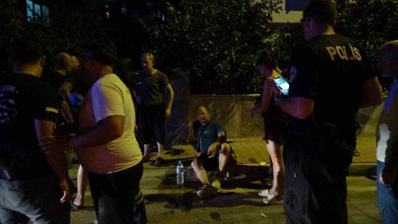 Antalya'da 'Portakal Tartışması' Kanlı Bitti: 2 Yaralı