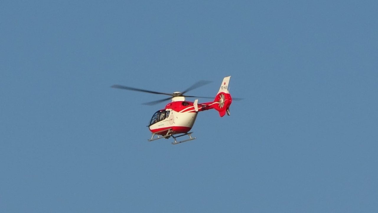 Bahçesaray’da Bacağı Kırılan Genç, Helikopterle Van’a Sevk Edildi