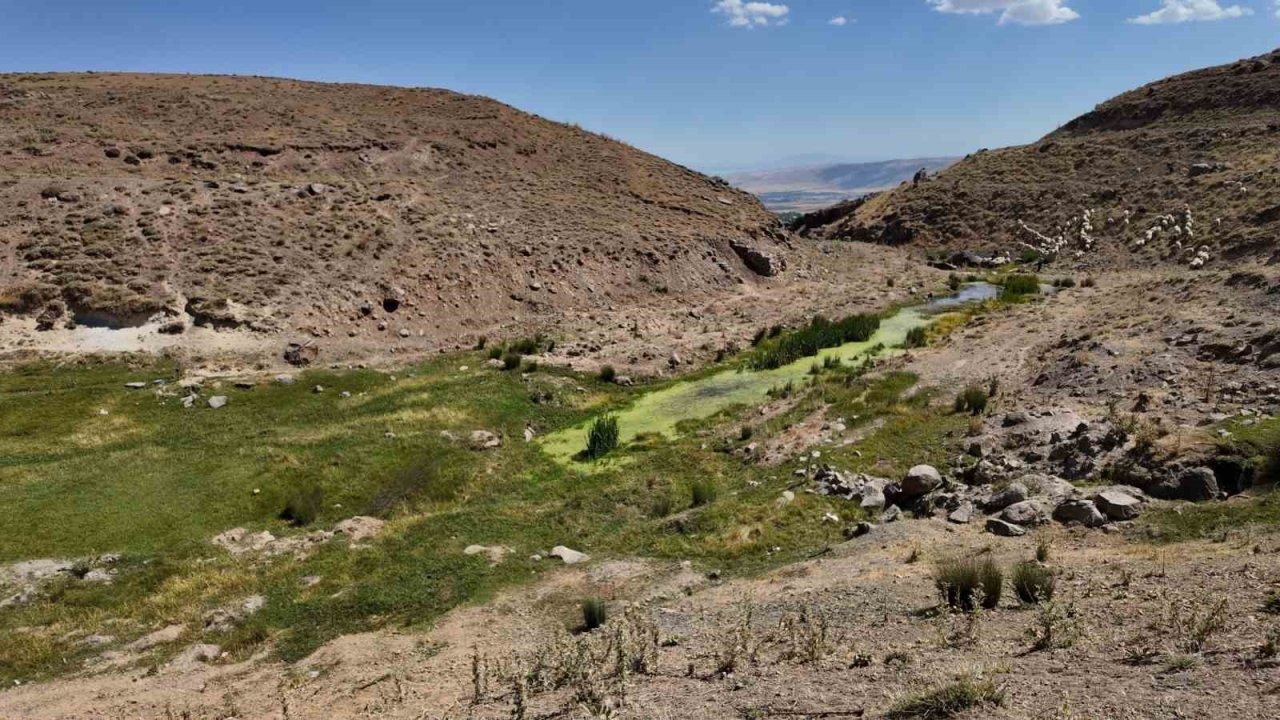 Erciş'te 'Meydan Boğazı Gölet Barajı' Tehlike Saçıyor