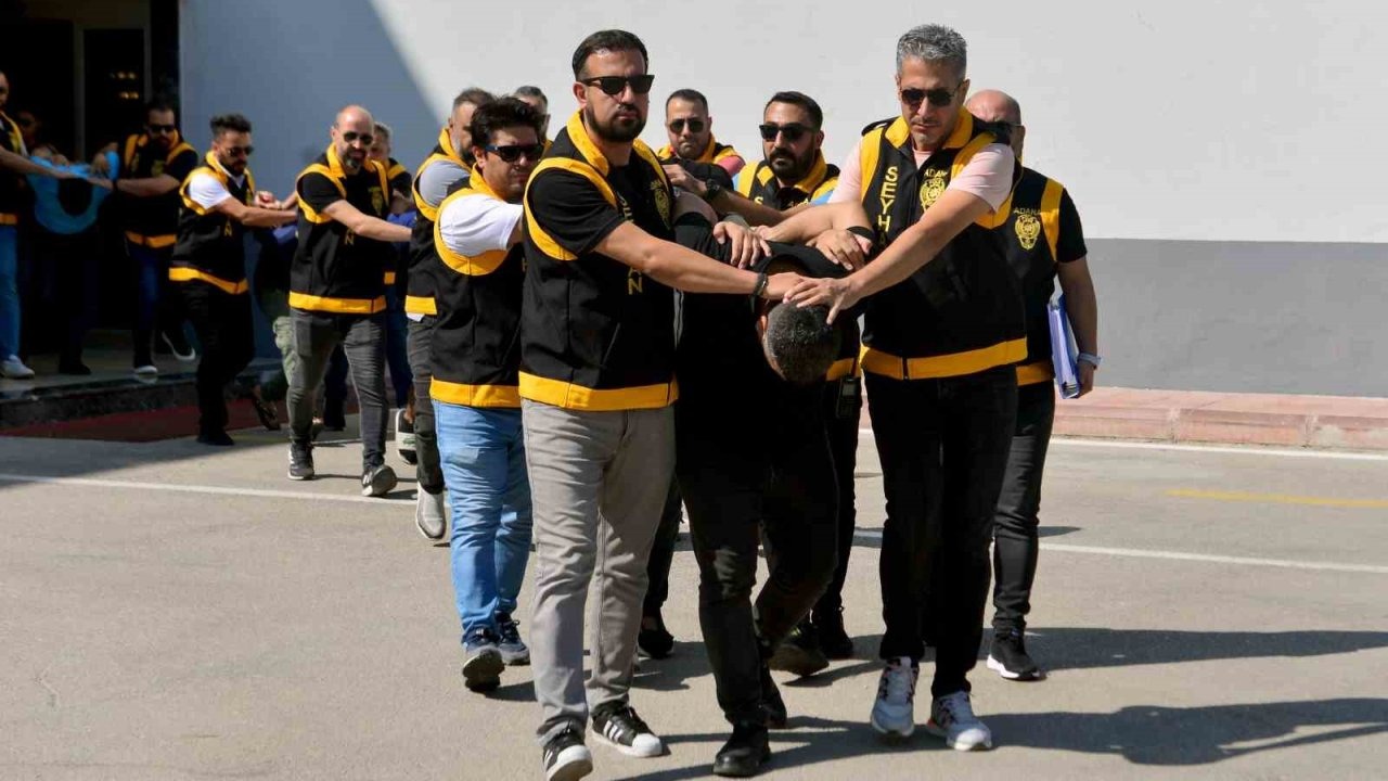 Adana'da Otopark Haraç Girişimi: 6 Tutuklama, İş Yerinde 54 Bin Uyuşturucu Hap ve 12 Silah Bulundu