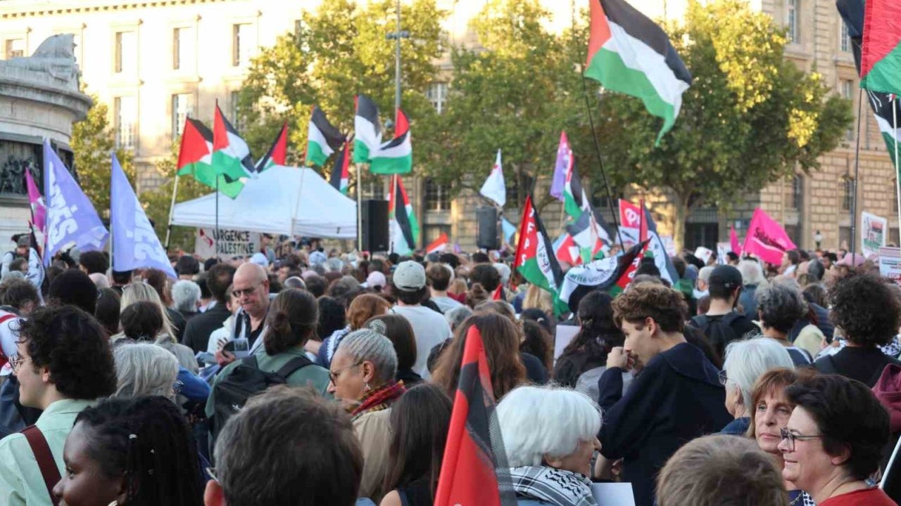 Paris'te Gazze Protestosu: Binlerce Kişi İsrail'i Kınadı