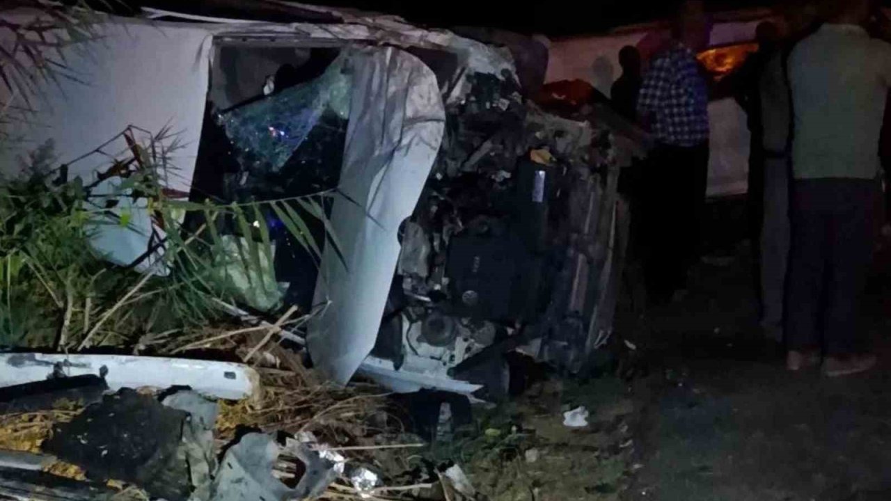 Mut'ta Trafik Kazası: 1 Ölü, 8 Yaralı
