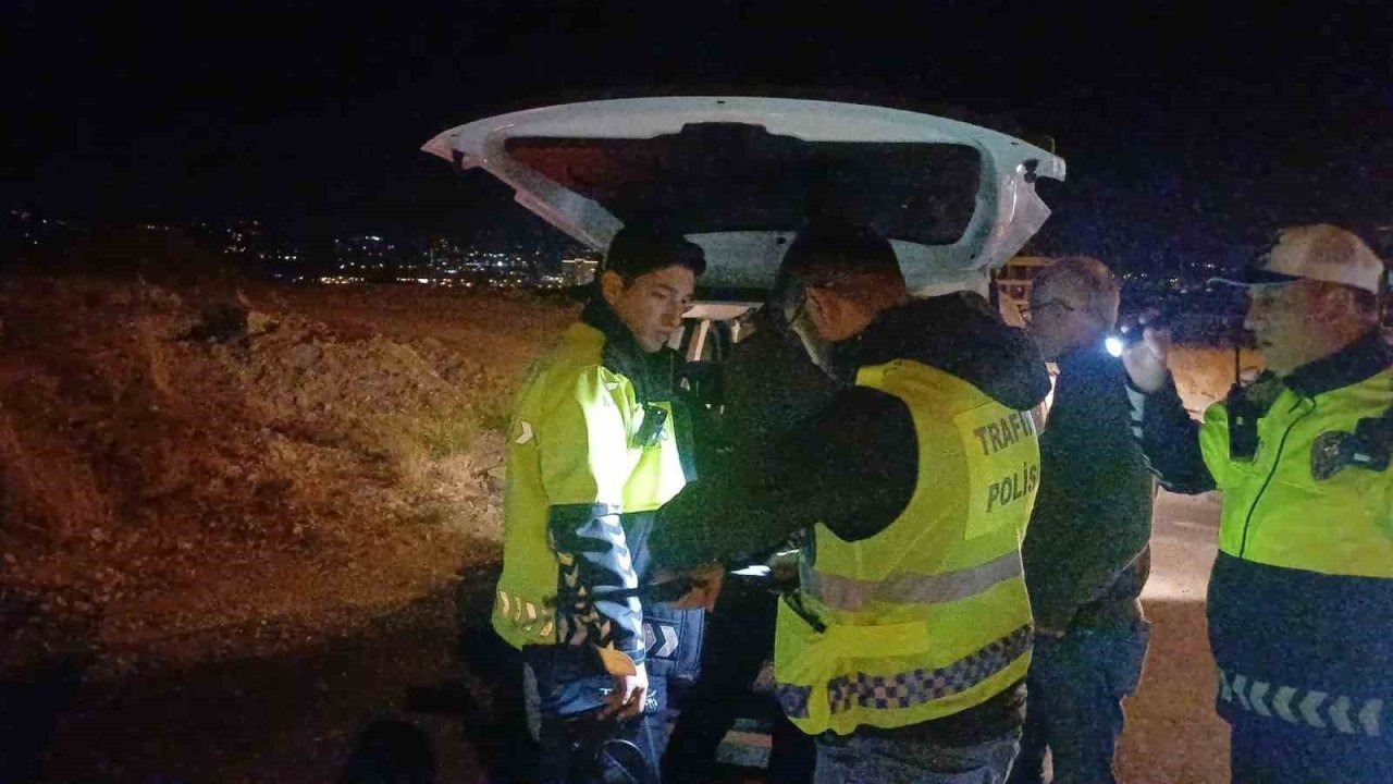 Çorum'da Denetimler Sırasında Ruhsatsız Tüfek ve Mühimmat Ele Geçirildi