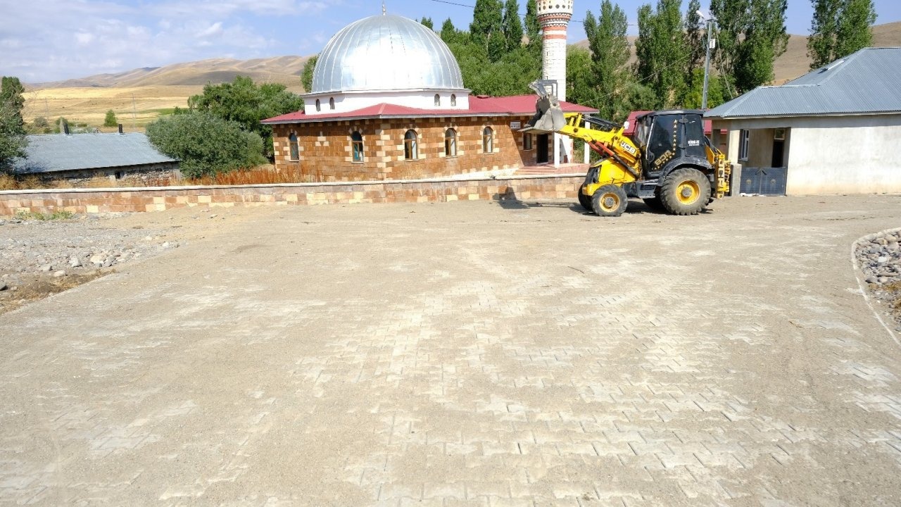 Eleşkirt'in Abdiköy Köyünde Kilit Parke Taşı Çalışması Tamamlandı