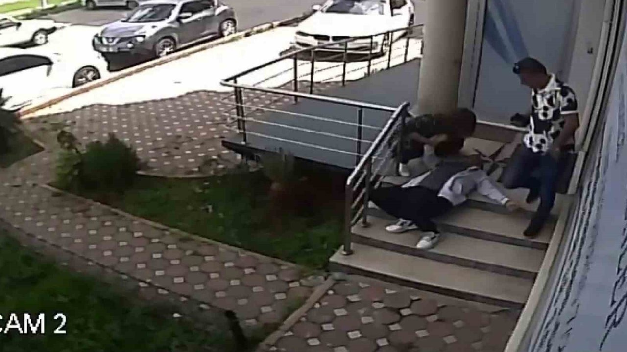 Boyun Fıtığı Şüphesiyle Gittiği Doktorun Önünde Kalp Krizi Geçirdi