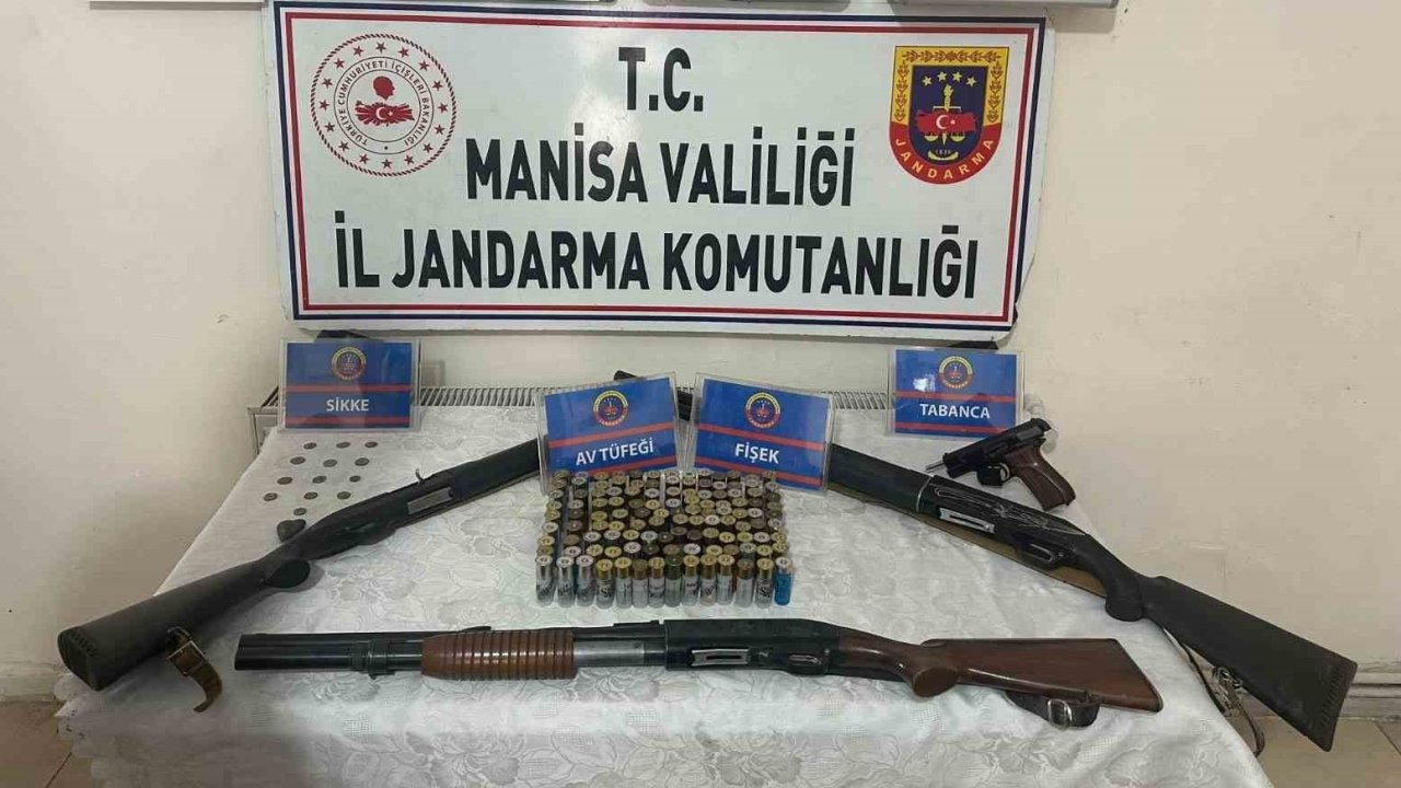 Salihli'de Kaçak Silah ve Tarihi Eser Operasyonu