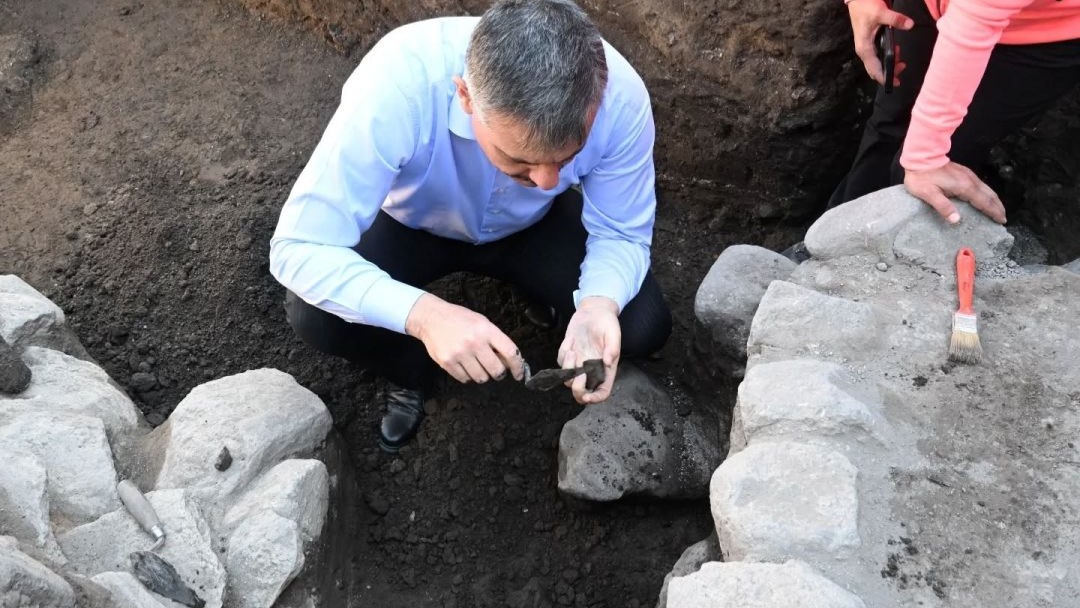 Erzurum'da bulunan Değirmenler Höyüğü’nde binlerce yıl öncesinin izleri aranıyor