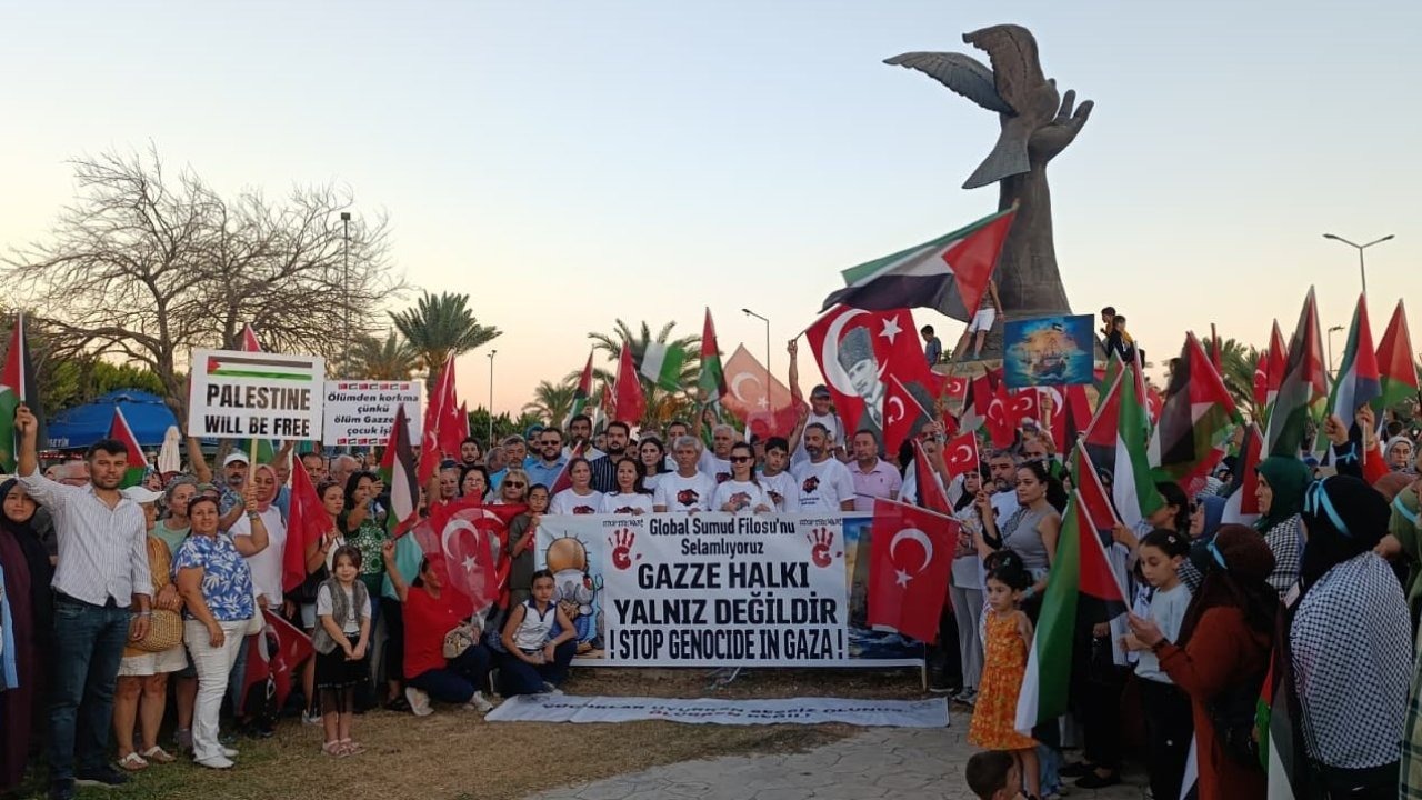 Mersin'de "Küresel Sumud Filosu'na Destek" Buluşması