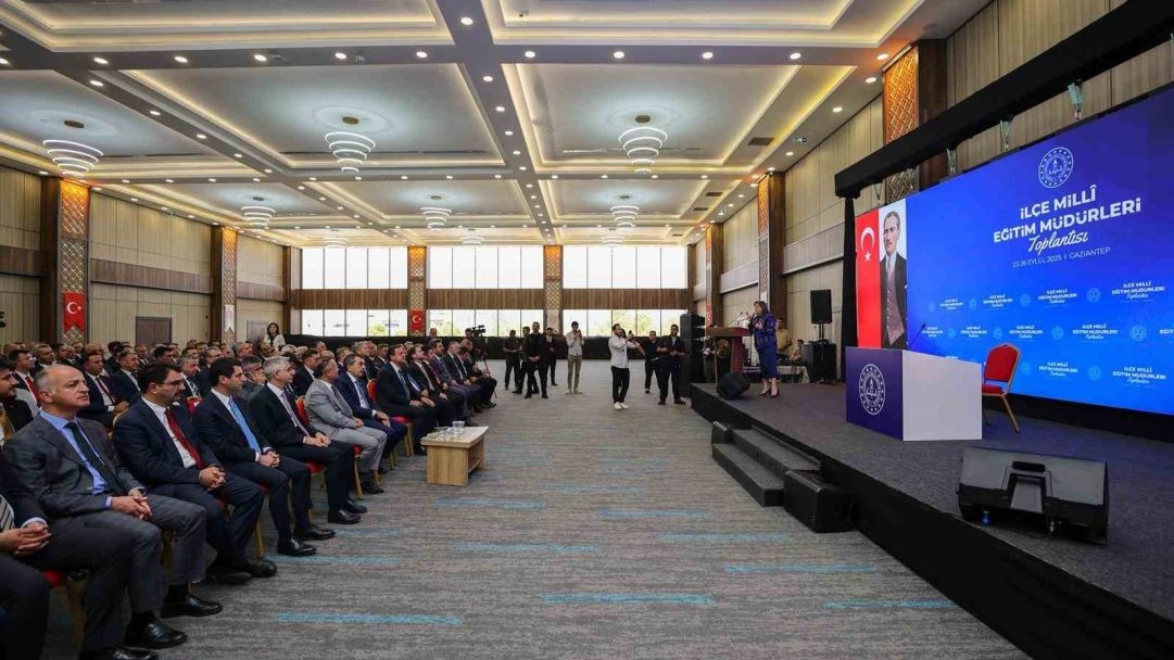 Bakan Tekin: "17-25 Aralık'ta Mesele Okullar Değil, Terör Örgütünün Ülkeyi Ele Geçirme Çabasıydı"