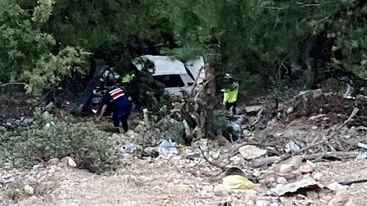 Kütahya Emet'te Otomobil Uçuruma Yuvarlandı: Karı Koca Yaralı