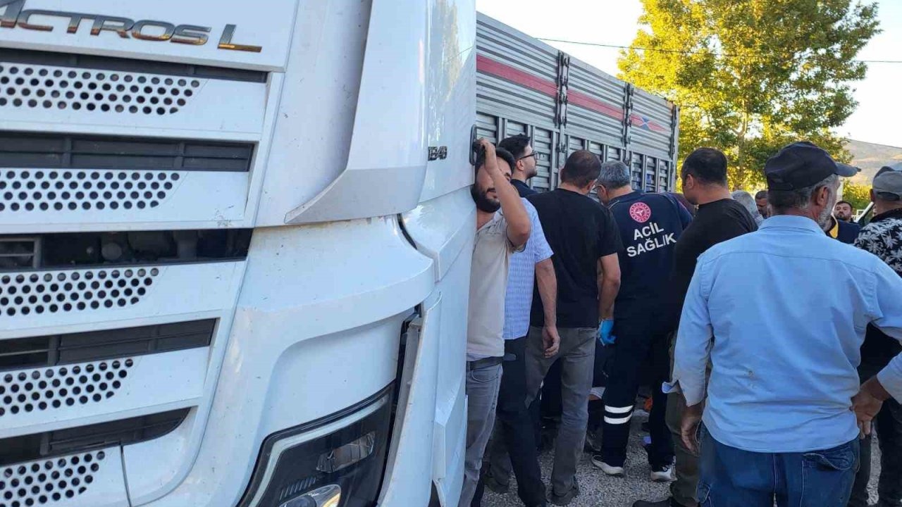 Adıyaman Gölbaşı’nda Tır ve Otomobil Çarpıştı: 3 Kişi Yaralandı