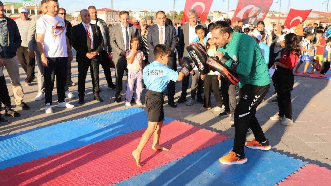 Ağrı'da Avrupa Spor Haftası Coşkusu: "Spor Dostluk, Disiplin ve Dayanışmadır"