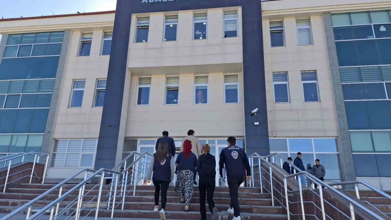 Kars'ta Siber Suç Operasyonu: Banka Kartlarını Kötüye Kullanan 2 Şüpheli Gözaltına Alındı