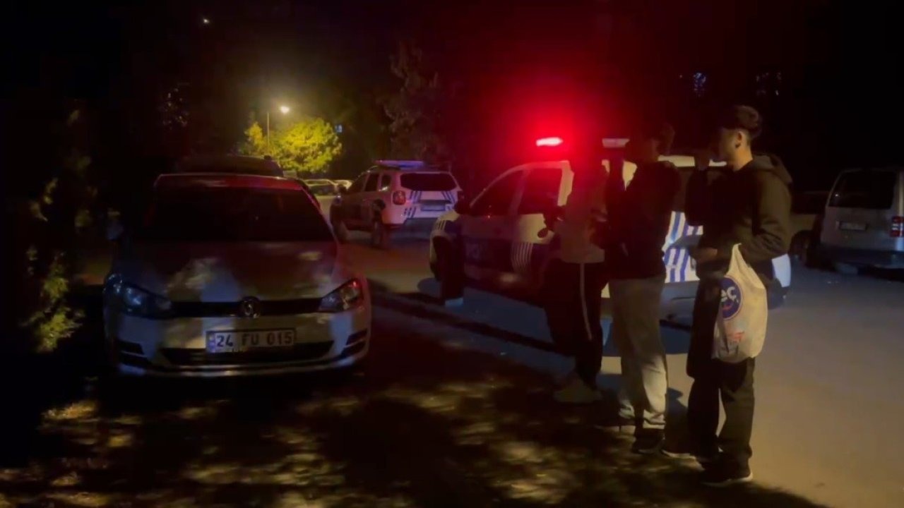 Çekirdek Çitleyerek İzlediler: Erzincan'da Gergin İkna Anı