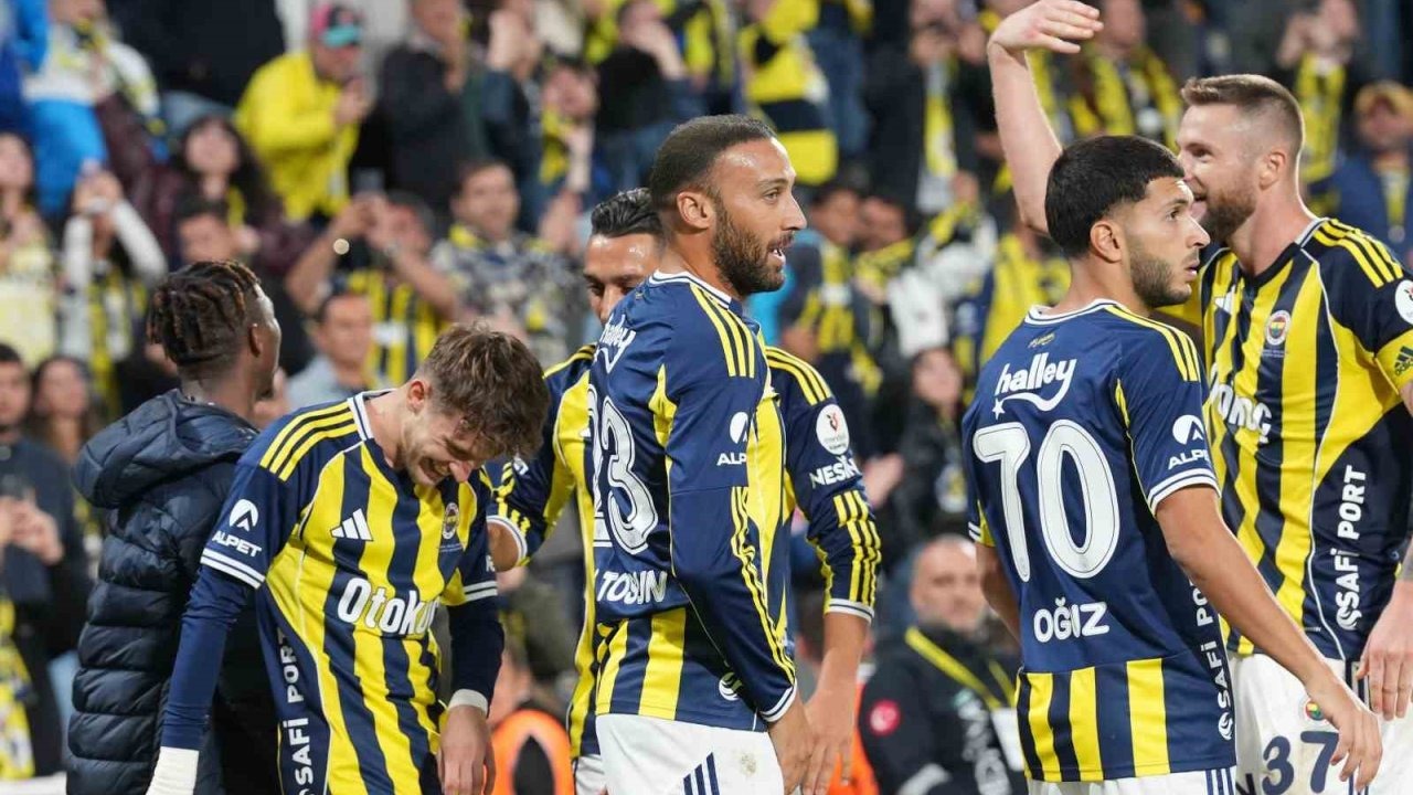 Fenerbahçe, Antalyaspor'u Mağlup Ederek Kötü Gidişatı Sonlandırdı: 2-0