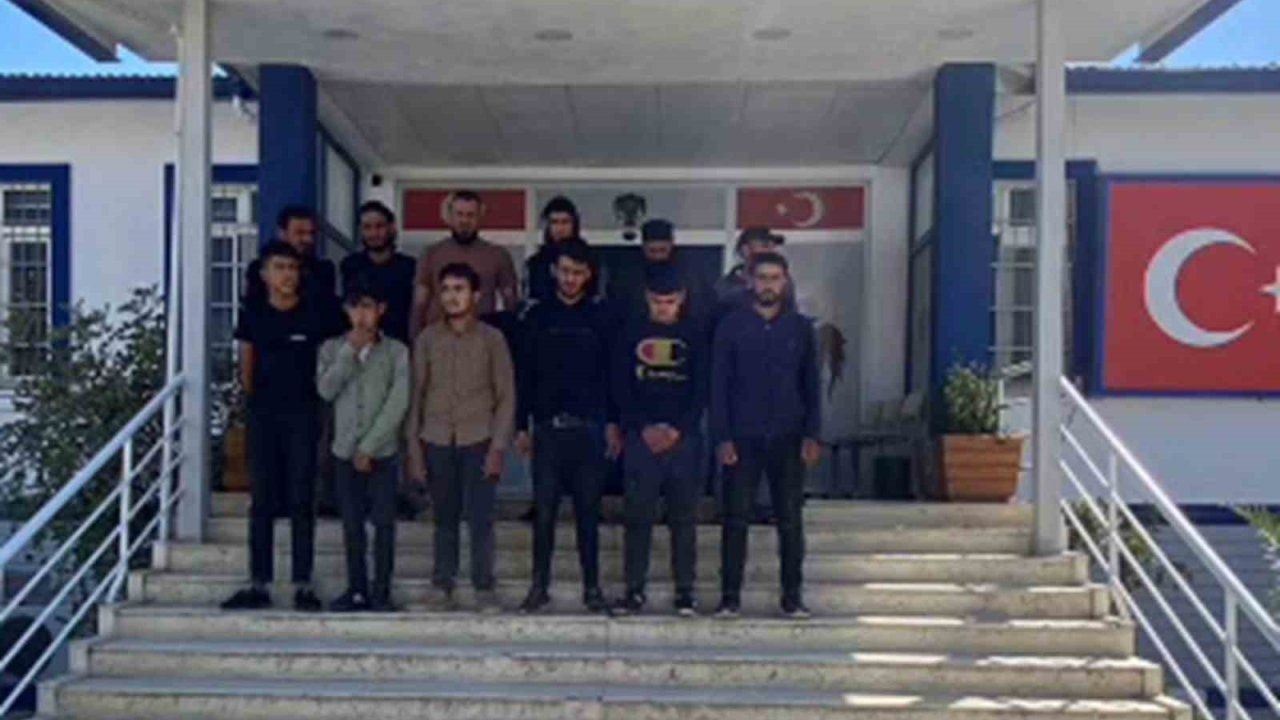 Hatay’da Göçmen Kaçakçılığı: 12 Yabancı Uyrukluyu Taşıyan Sürücü Tutuklandı