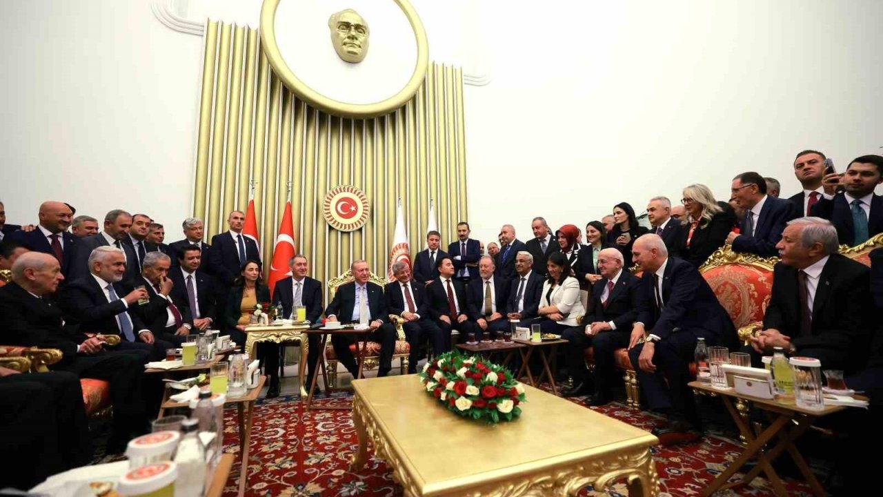 TBMM Resepsiyonunda Siyasi Liderler Zirvesi: Gündem Milli Dayanışma Komisyonu