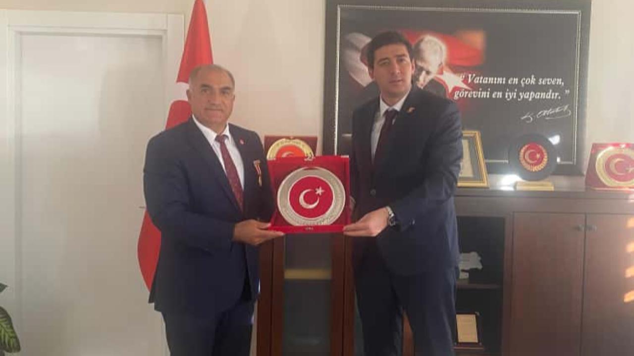15 Temmuz Dernek Başkanı Güzelkaya'dan Kaymakam Erdoğan'a "Hayırlı Olsun" Ziyareti