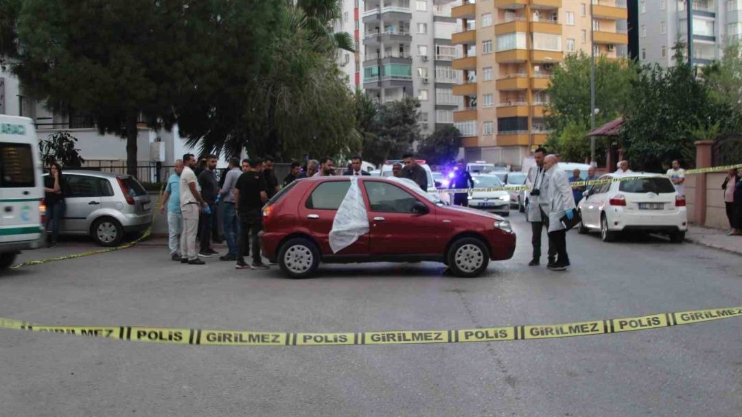 Adana'da Cinayet Şüphesi: Otomobilde Ölü Bulunan Adamı, Yasak İlişki Yaşadığı Kadının Oğlu Darp Etmiş