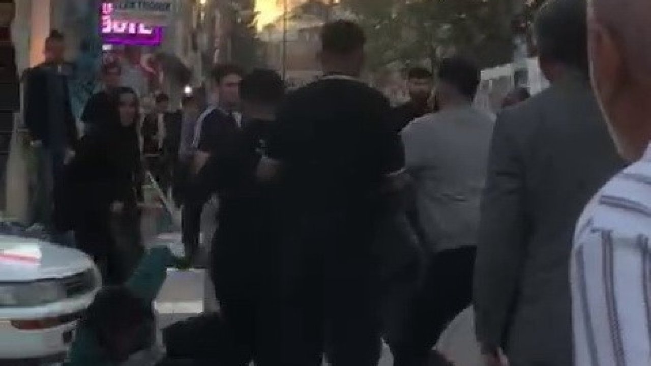 Adıyaman'da Sokak Ortasında Kavga