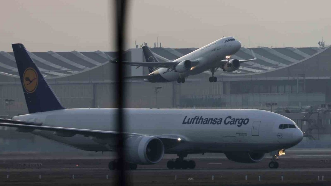 Almanya’da Hava Yolu Şirketleri Yüksek Maliyetler Nedeniyle Uçuşları Kısıtlıyor: Lufthansa ve Ryanair'den Yüzlerce İptal Kararı
