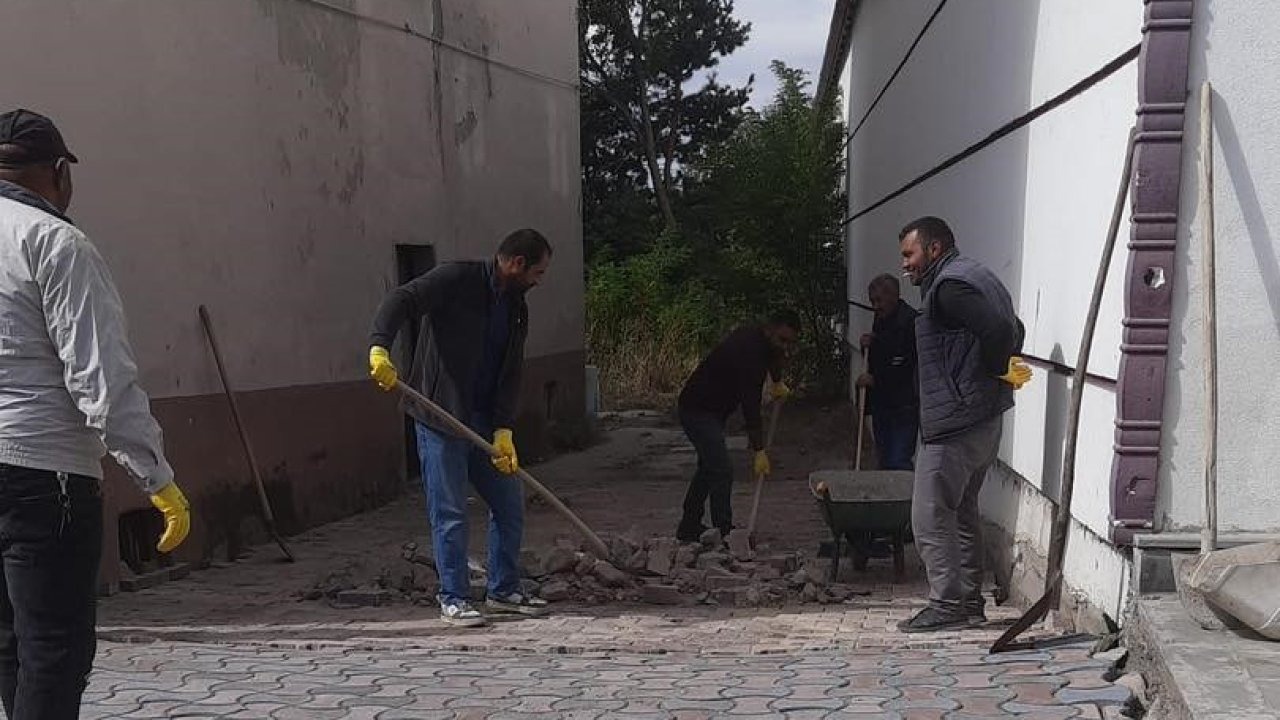Arpaçay Kış Öncesi Hızlandı: Kaldırımlar Kilit Parke Taşlarla Yenileniyor