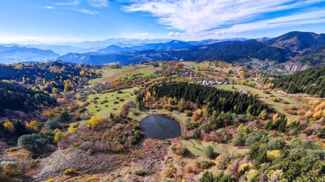 Artvin’in Gizemli Güzelliği: Rutav Gölü, Gökyüzünden Bakıldığında "İnsan Gözü"nü Andırıyor