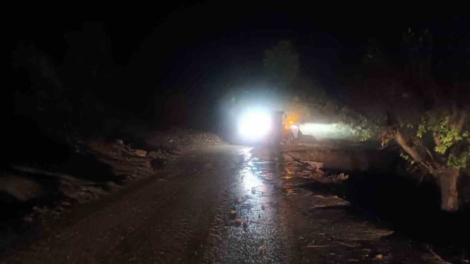Batman’da Sağanak Yağış Felaketi: 40’tan Fazla Köy Yolu Heyelan Nedeniyle Kapandı