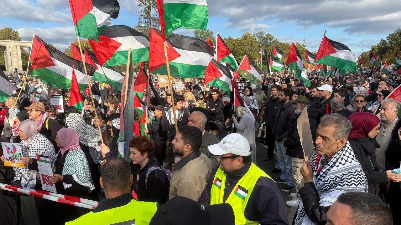 Berlin’de "Gazze İçin Birlik" Gösterisi: Binlerce Kişi Filistin’e Destek Verdi, 36 Kişi Gözaltına Alındı