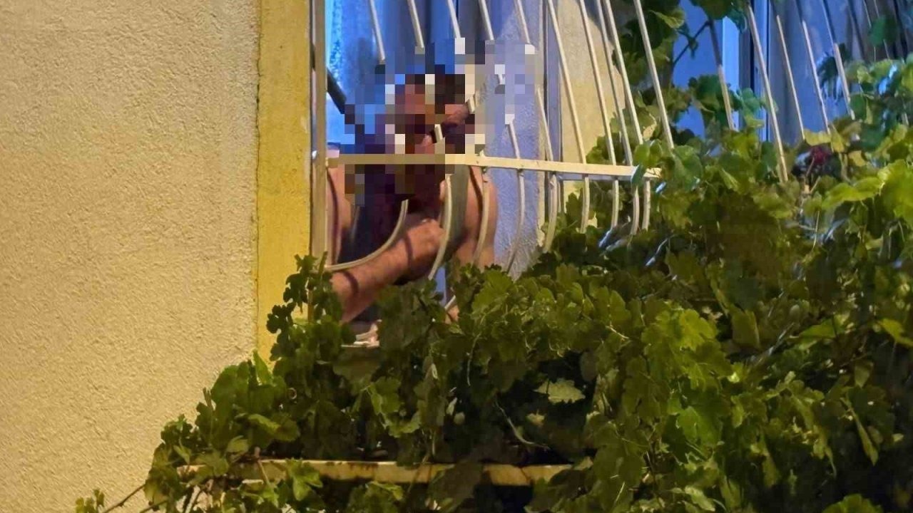 Bunalıma Giren Şahıs, Pencerede Döner Bıçağı ve Spiral ile Kendini Kesmeye Kalkıştı!