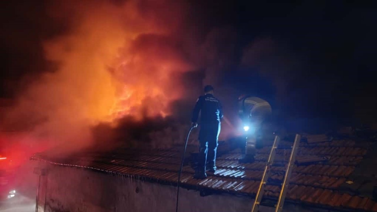 Bursa'da Korkutan Yangın: 4 İş Yeri Kül Oldu