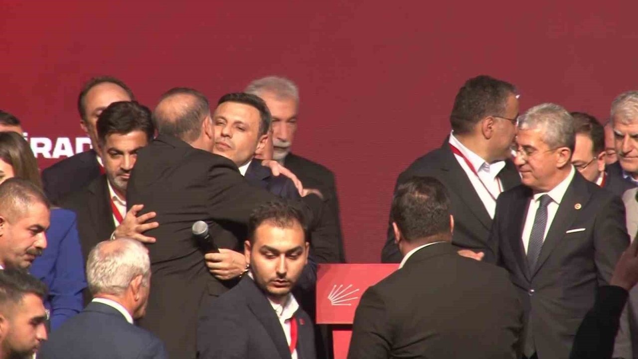 CHP İstanbul İl Kongresi Tamamlandı: Özgür Çelik Yeniden İl Başkanı Seçildi