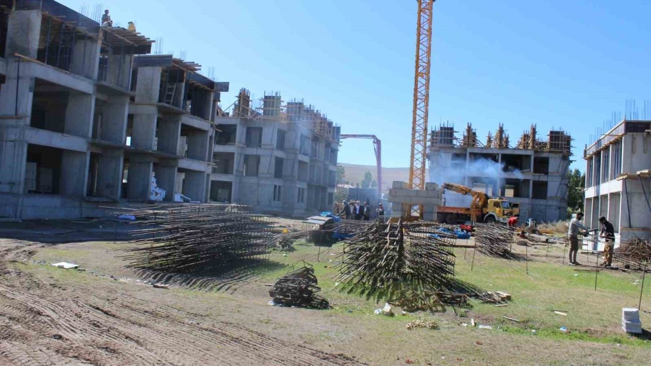 Çıldır'da Konut Sorununa Çözüm: Başkan Azizoğlu, TOKİ Konutlarını İnceledi