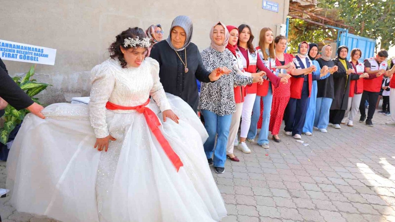 Down Sendromlu Melek'in En Büyük Hayali Gerçekleşti: Kahramanmaraş'ta Gelinlikli Düğün Sevinci!