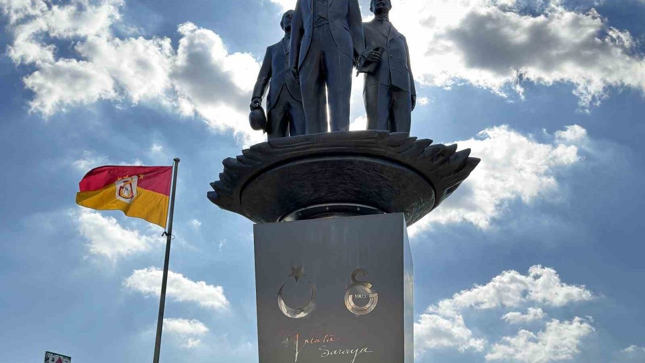 Galatasaray’dan Tarihi Vurgu: Atatürk, Tevfik Fikret ve Ali Sami Yen Anıtı Açıldı!