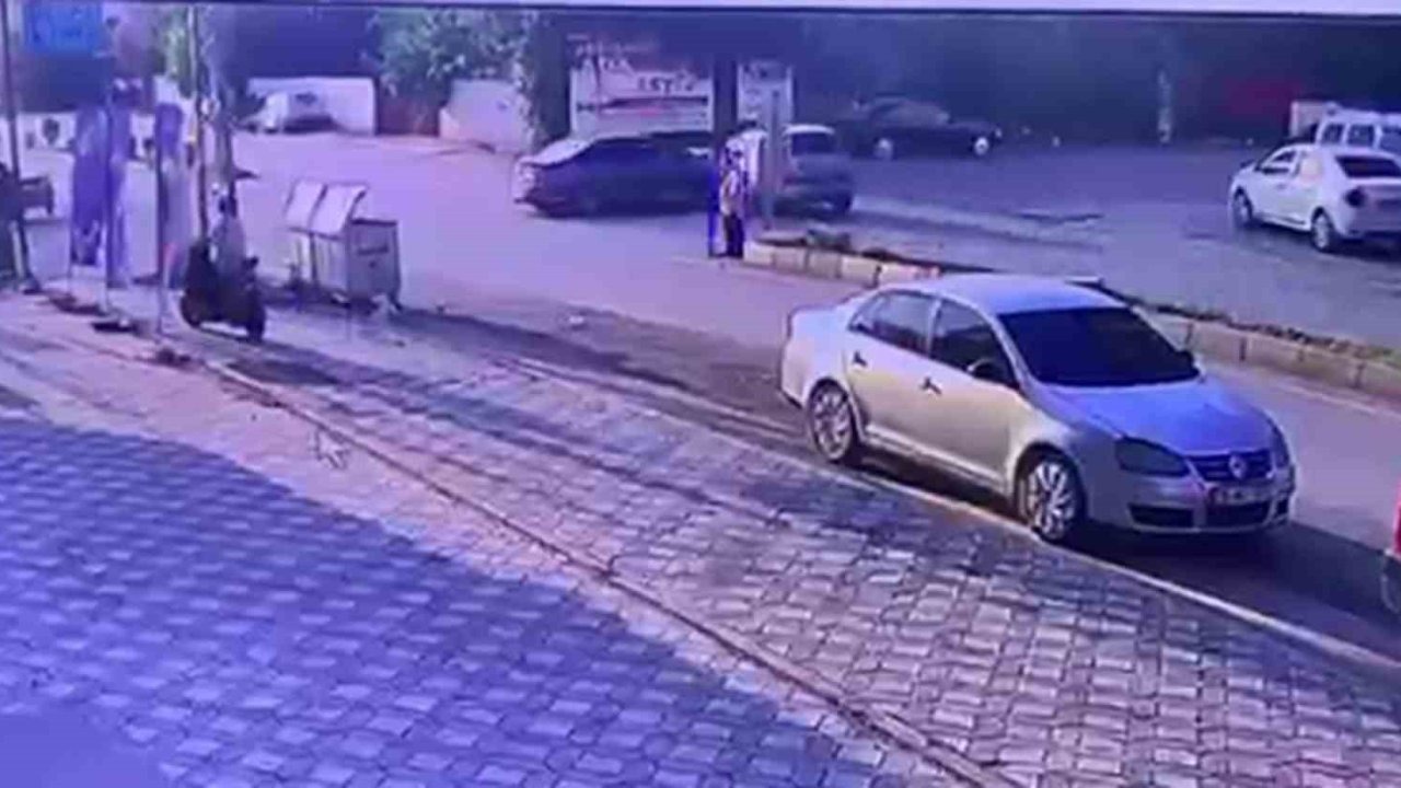 Hatay Dörtyol'da İki Otomobil Çarpıştı: 2 Yaralı, Kaza Anı Kamerada